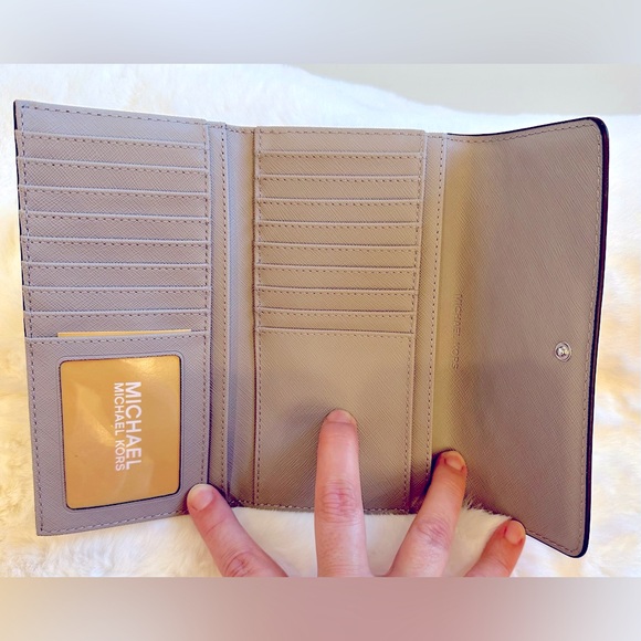 MK! Trifold Leather Wallet/Ash Gray/Jet Set Travel - Picture 4 of 16